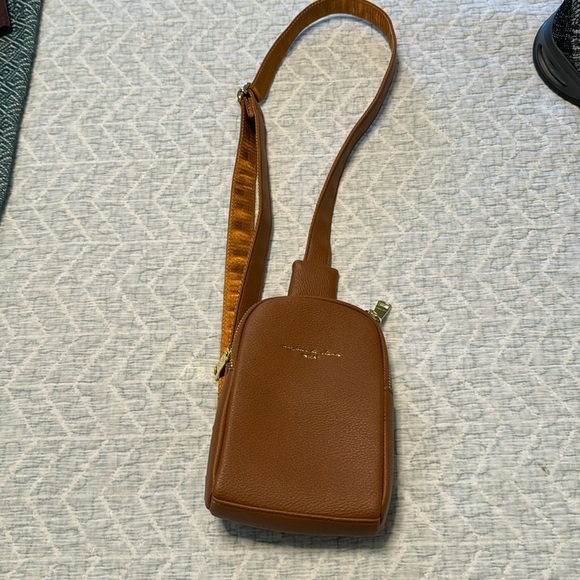 inicat Handbags - NWOT crossbody